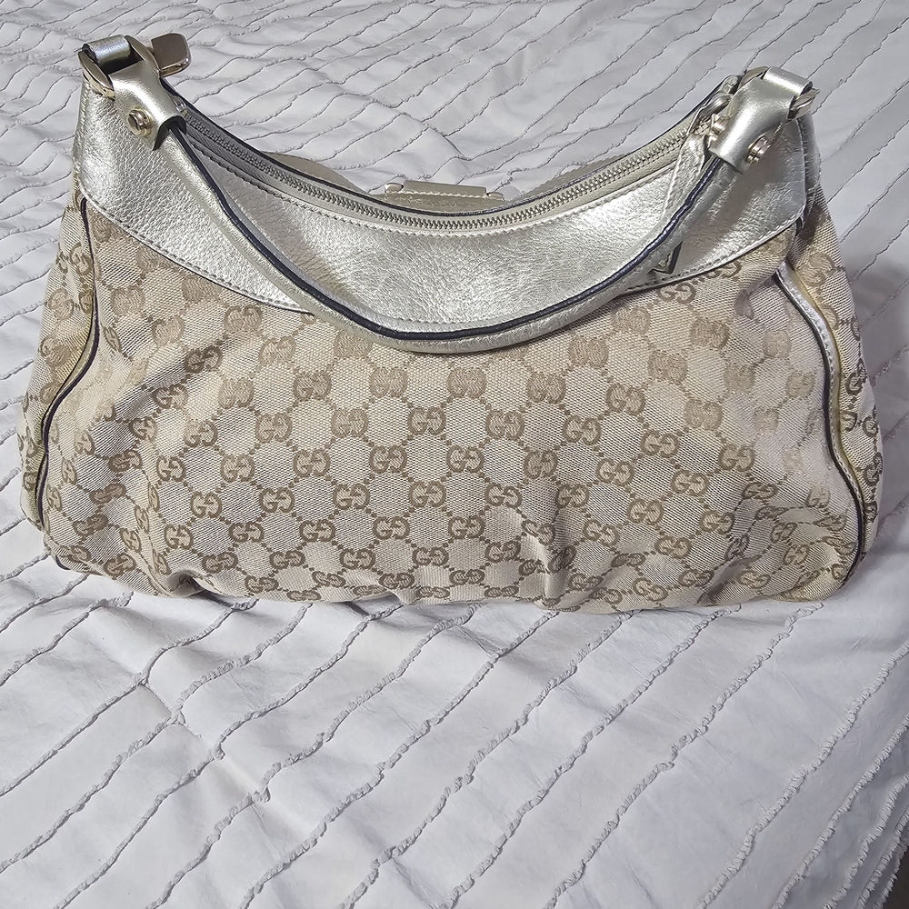 Gucci Abbey Shoulder Bag - Picture 12 of 13